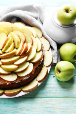 Ev yapımı elmalı turta.