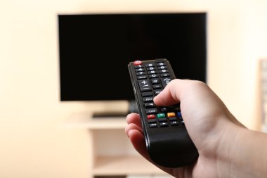 Uzaktan kumanda ile TV izleme