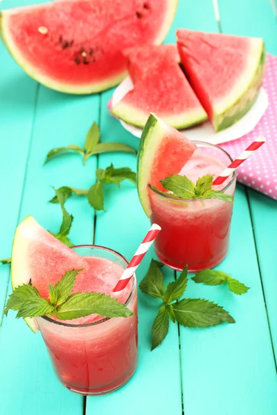 Watermeloen cocktail op tafel, close-up — Stockfoto