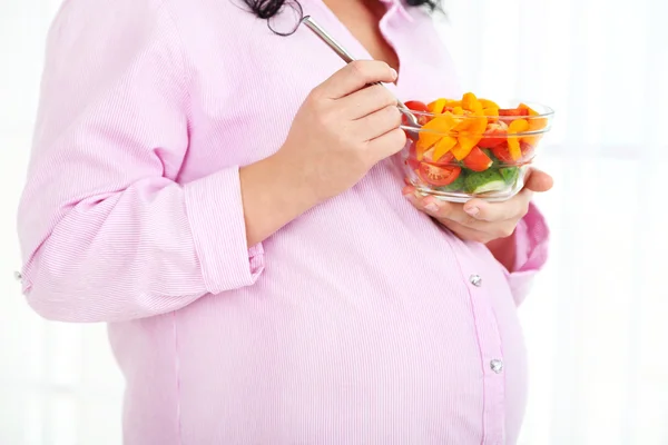 Young pregnant woman — Stock Photo, Image