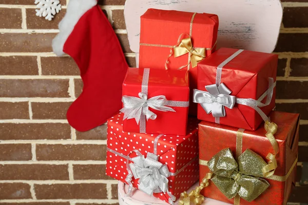 Noel armağan üstünde sandalye