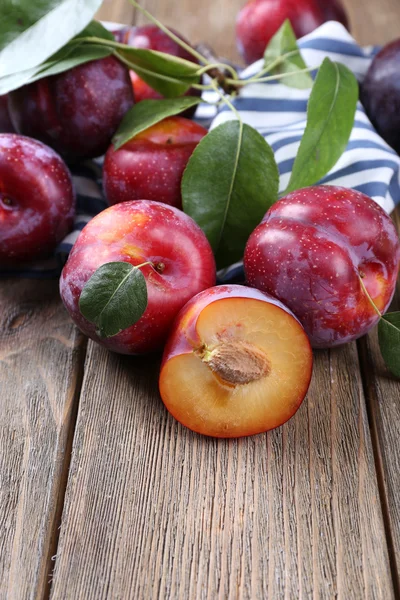 Sweet ripe plums — Stock Photo, Image