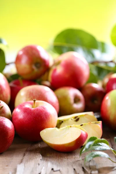 Manzanas jugosas, primer plano —  Fotos de Stock