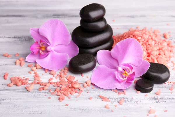 Orchideebloemen en Wellness stones — Stockfoto