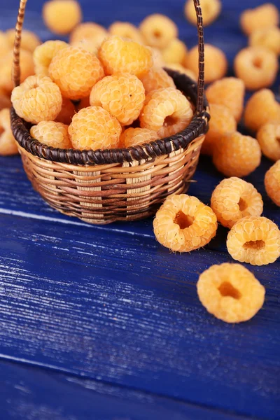 Raspberries in wicker basket — Stock Photo, Image