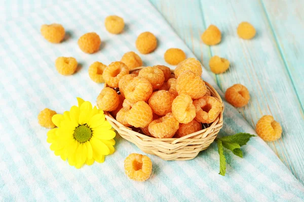 Yellow raspberries in basket — Stock Photo, Image