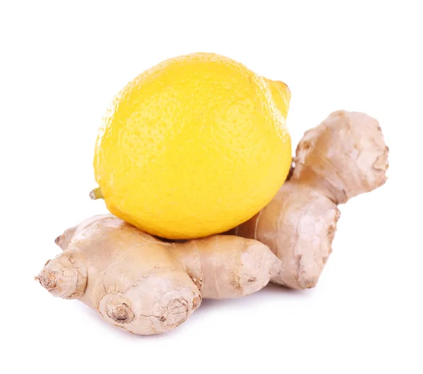 Ginger kořen a citronem izolovaných na bílém — Stock fotografie