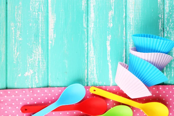 Plastic bowls and spoons — Stock Photo, Image