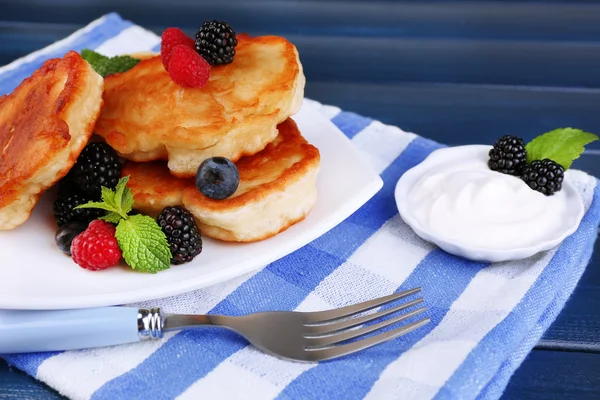 Tasty pancakes with berries — Stock Photo, Image