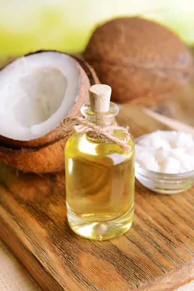 Kokosový olej na tabulka detail — Stock fotografie