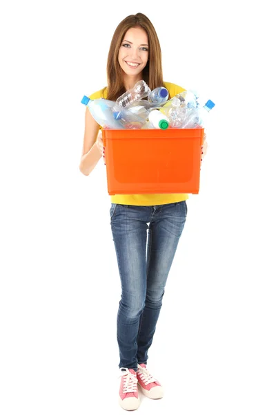 Joven chica clasificación de botellas de plástico — Foto de Stock