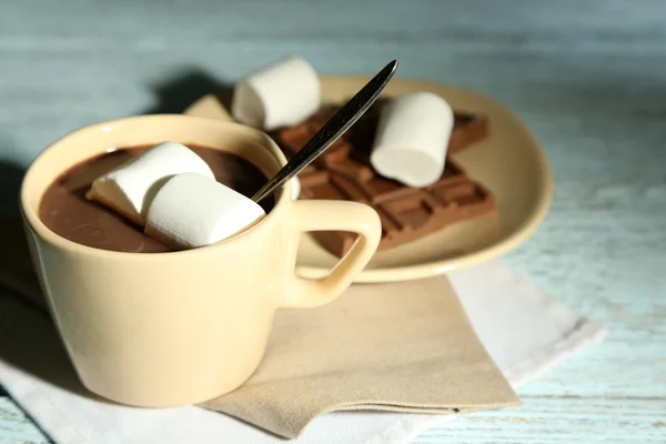 Heiße Schokolade mit Marshmallows — Stockfoto