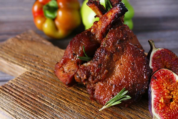 Carne de cordero a la parrilla — Foto de Stock