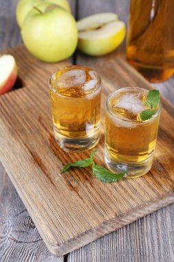 lezzetli elma namlu ve taze elma ile natürmort