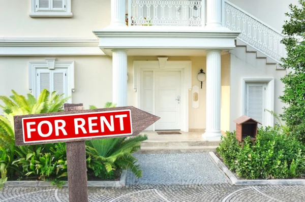 Real estate sign in front of new house for rent — Stock Photo, Image