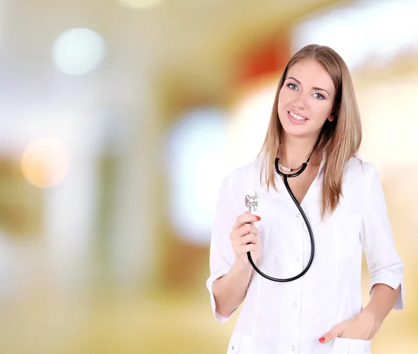 Jonge mooie dokter — Stockfoto