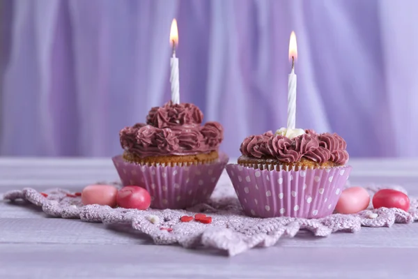 Tasty cupcakes on table, close up — Stock Photo, Image