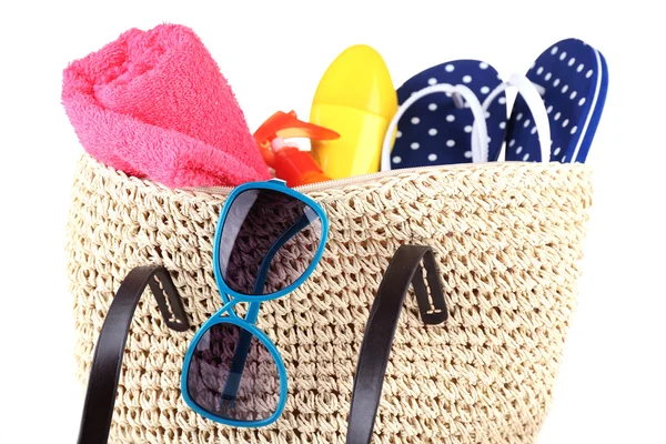 Bolsa de mimbre de verano con accesorios — Foto de Stock