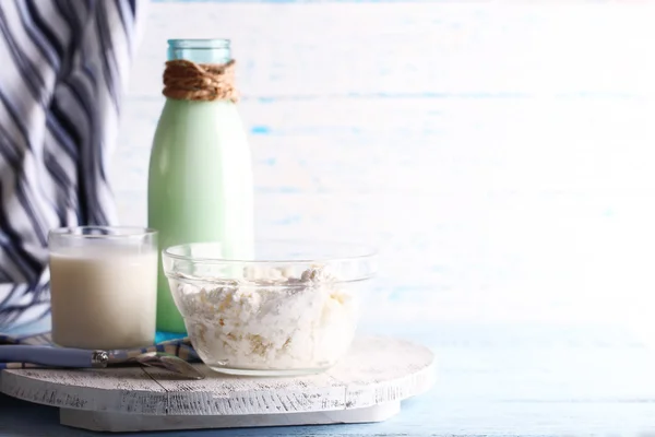 Milk and cottage cheese — Stock Photo, Image