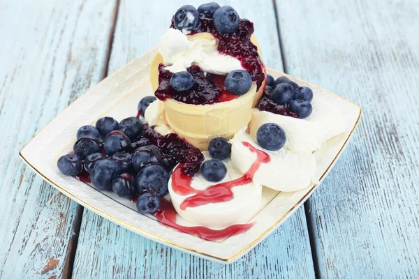 Tasty dessert with fresh blueberries on wooden table — Stock Photo, Image