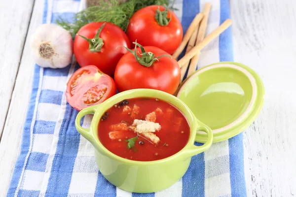 Tasty tomato soup with croutons on table close-up — Stock Photo, Image