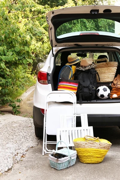 Suitcases and bags in trunk of car ready to depart for holidays — Stock Photo, Image