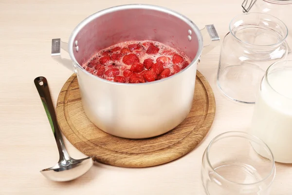 Cooking delicious strawberry jam in kitchen — Stock Photo, Image