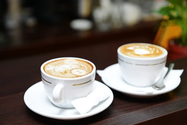 Tasses de café avec dessin mignon dans le café — Photo