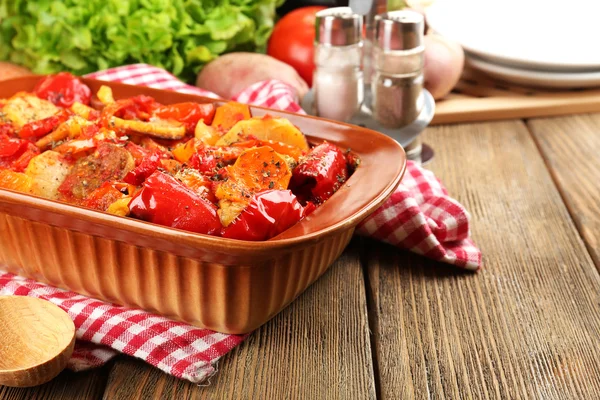 Plantaardige ragout op tafel, close-up — Stockfoto