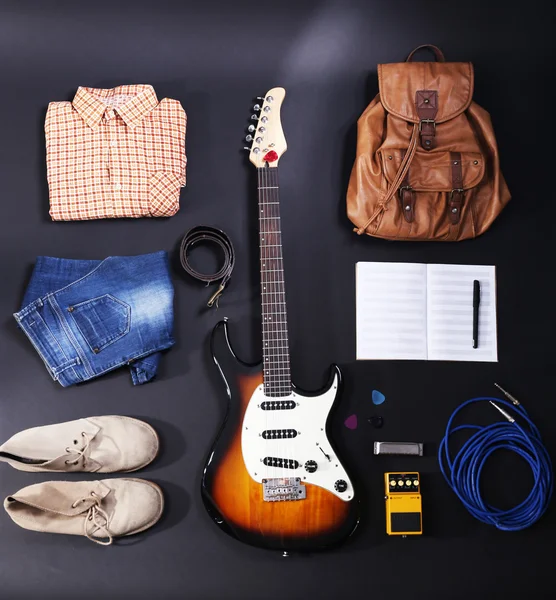 Muziekmateriaal, kleding en schoeisel — Stockfoto