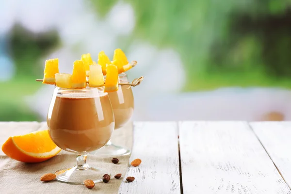 Espresso cocktail serveras på bord — Stockfoto