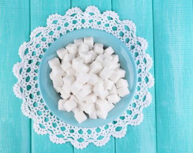 rafine şeker renkli ahşap arka plan rengi kase