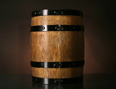 tablo üzerinde varil