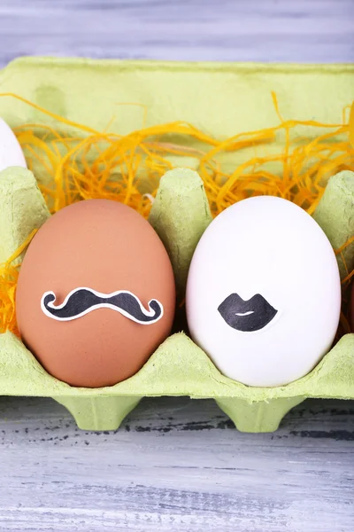 Ägg i ägg facket — Stockfoto