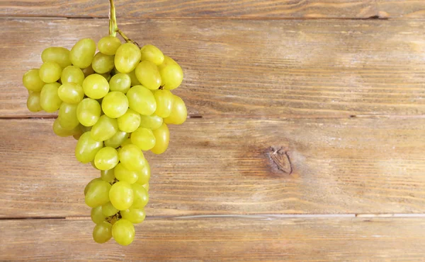 Bunch of grape on wooden background — Stock Photo, Image