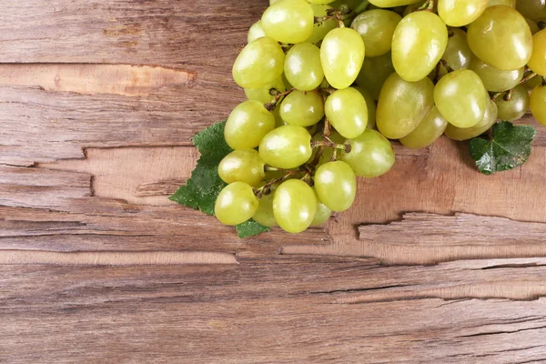 Bunch of grape on wooden background — Stock Photo, Image