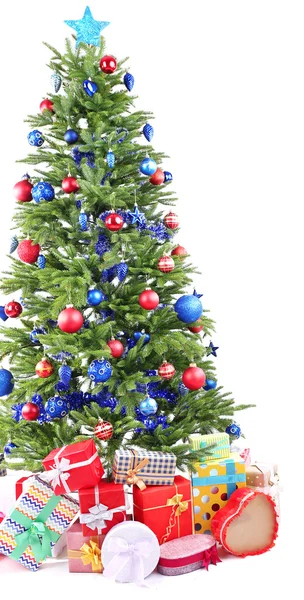 Kerstboom en cadeautjes — Stockfoto