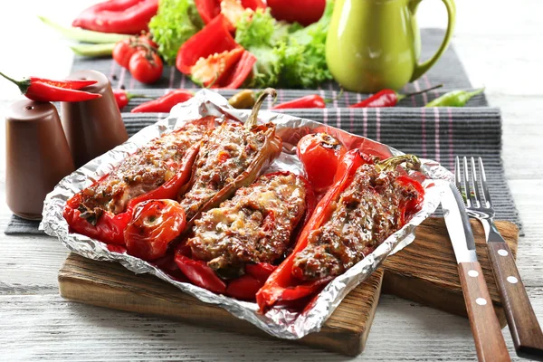 Poivre farci à la viande et aux légumes — Photo