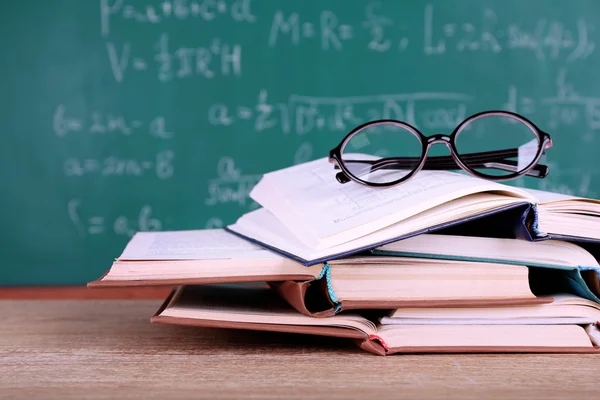 Books and glasses on table — Stock Photo, Image