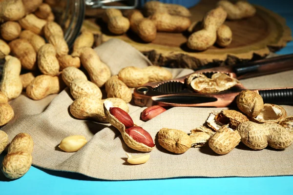 Cacahuetes en la mesa — Foto de Stock