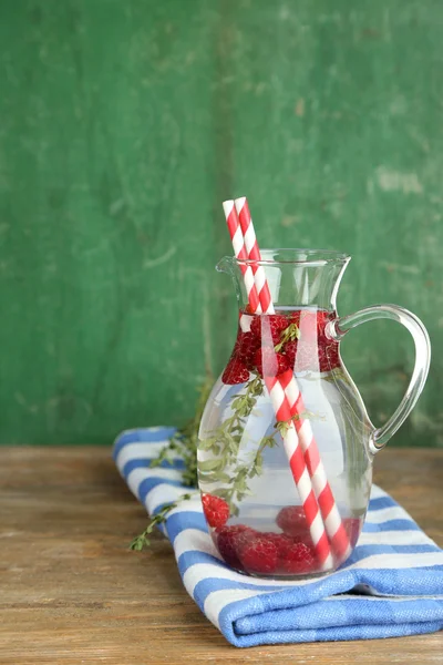 Tasty cool beverage with raspberries and thyme, on light background — Stock Photo, Image