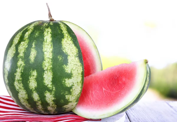 Wassermelone auf dem Tisch — Stockfoto