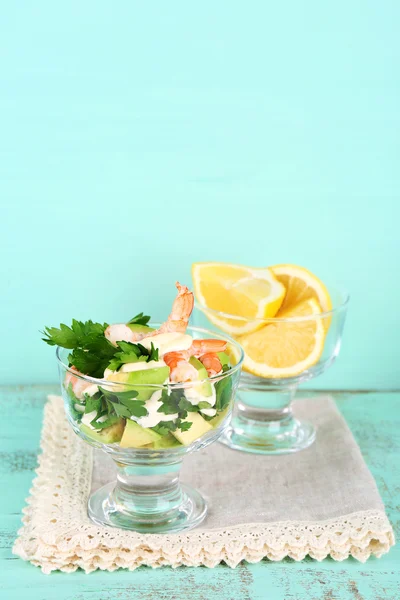 Tasty salads with shrimps — Stock Photo, Image