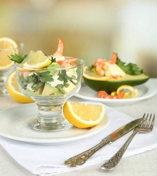 Saladas saborosas com camarões — Fotografia de Stock