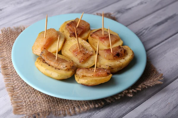 Baked potato with bacon — Stock Photo, Image