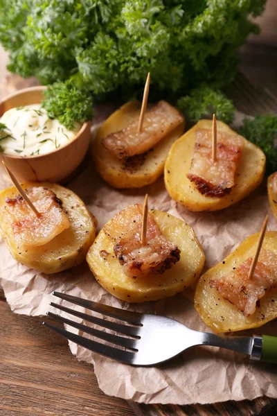 Baked potato with bacon — Stock Photo, Image