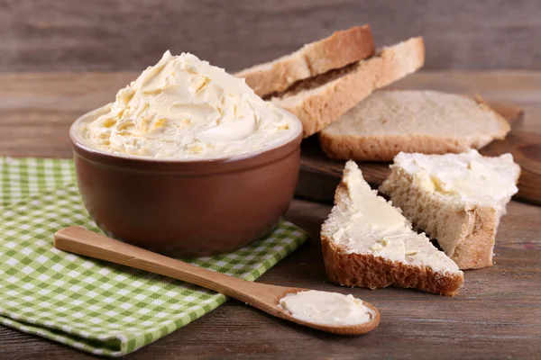 Čerstvé domácí máslo — Stock fotografie