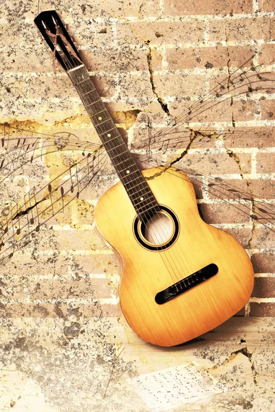 Kytara na cihlovou zeď — Stock fotografie