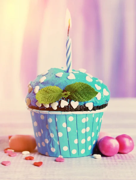 Tasty cupcake on bright background — Stock Photo, Image