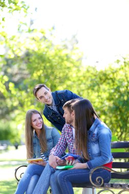 Park mutlu öğrenciler